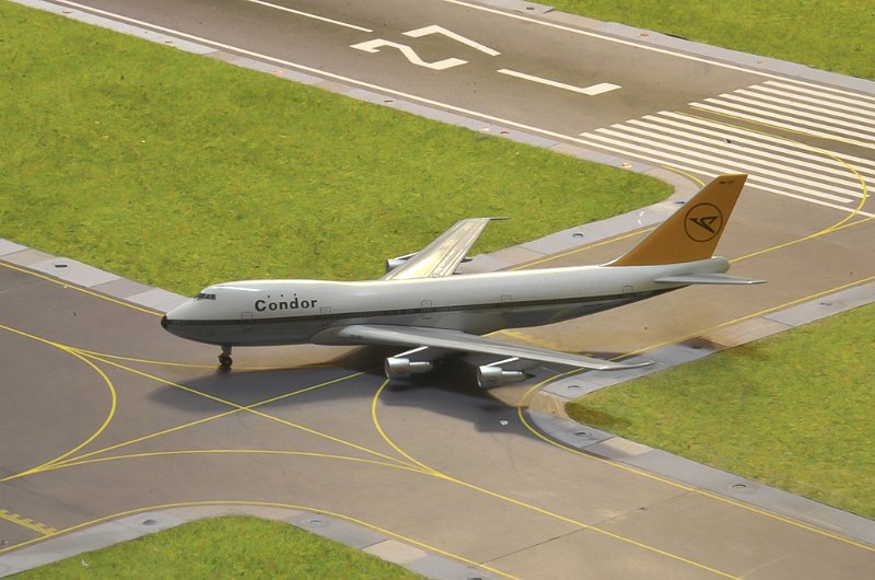 336.JPG - Boeing 747-230 B   ( D-ABYF )   Pièce collection N° 336