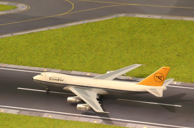 337.JPG - Boeing 747-230 BM   ( D-ABYR )   Pièce collection N° 337