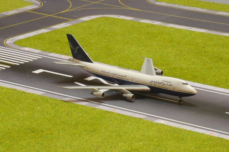 588.JPG - Boeing 747-136   ( 3C-GFB )   Pièce collection N° 588