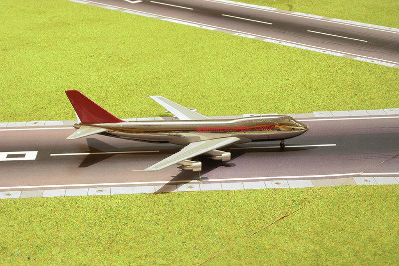 323.JPG - Boeing 747-251F/SCD ( N616US ) Pièce collection N° 323